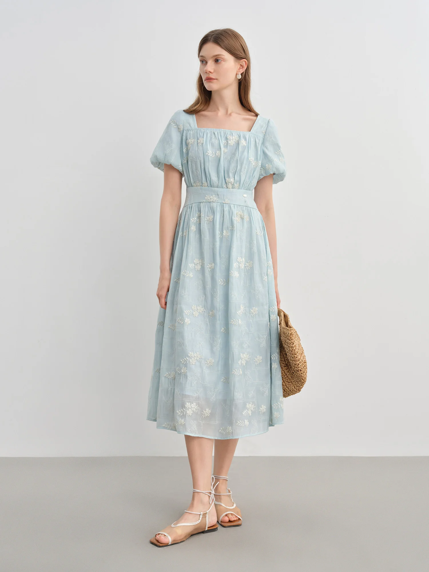 Sukienka damska FSLE na lato 2025 z kwadratowym dekoltem - długa, luźna sukienka maxi z haftem kwiatowym i falbankami na rękawach