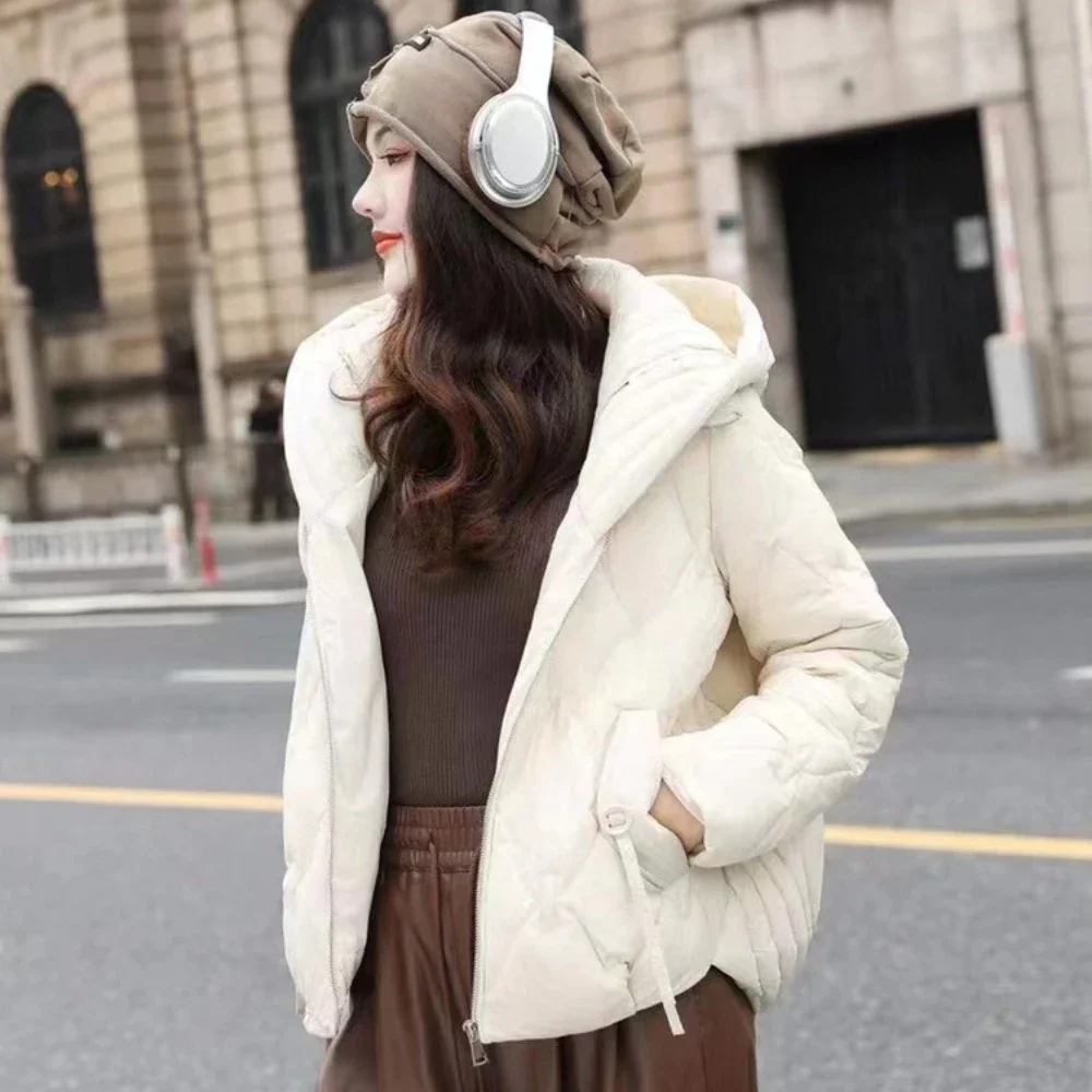 90 الأبيض بطة أسفل معطف منتفخ دافئ 2025 الخريف الشتاء الكورية المرأة قصيرة أسفل معطف ملابس خارجية أنيقة نمط جديد مقنعين سترة