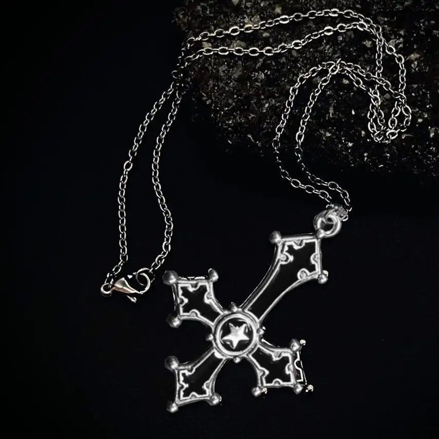 قلادة الصليب الخماسي، صليب الموت، باقان، مجوهرات السحر، الدم الأحمر، القوطية المختنق، المرأة، قلادة الصليب المقلوب