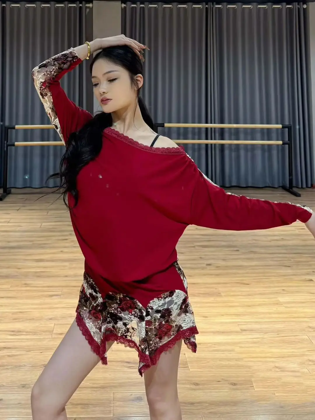 Odzież do tańca latynoamerykańskiego 2025, top z siateczki z asymetrycznym dekoltem, stroje do chacha, rumby, tanga, tańca latynoamerykańskiego i balowego, model DN22502