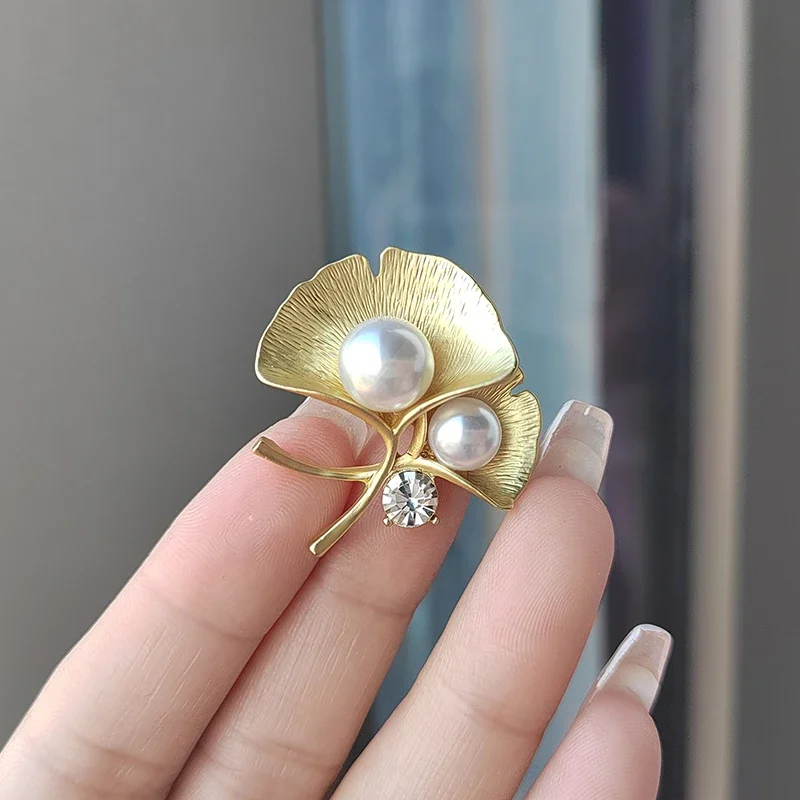 Gold Color Ginkgo Leaf Brooches Pins for Women Fashion Pearl Crystal Plant Leaf Brooch Clothing Coat Lapel Pines Jewelry