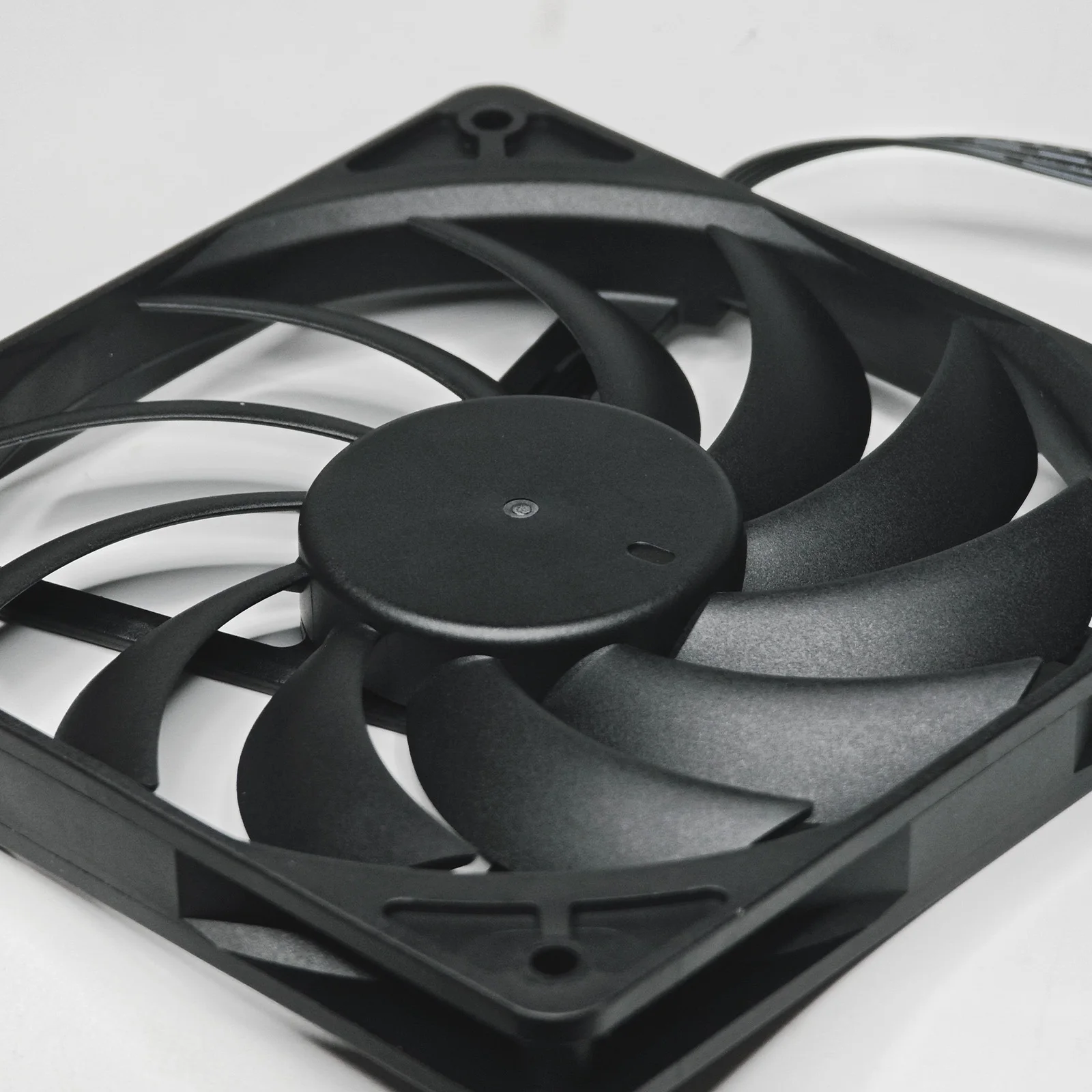 12015 Thin Fan 4Pin PWM,2000RPM FDB Bearing,Low noise High Performance Cooling,ITX PC Case Pressure-optimised