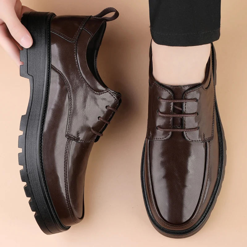 

Urban Light Luxury Thick Soled Comfortable Casual Men Shoes Breathable Essential for Work Commuting and Banquets