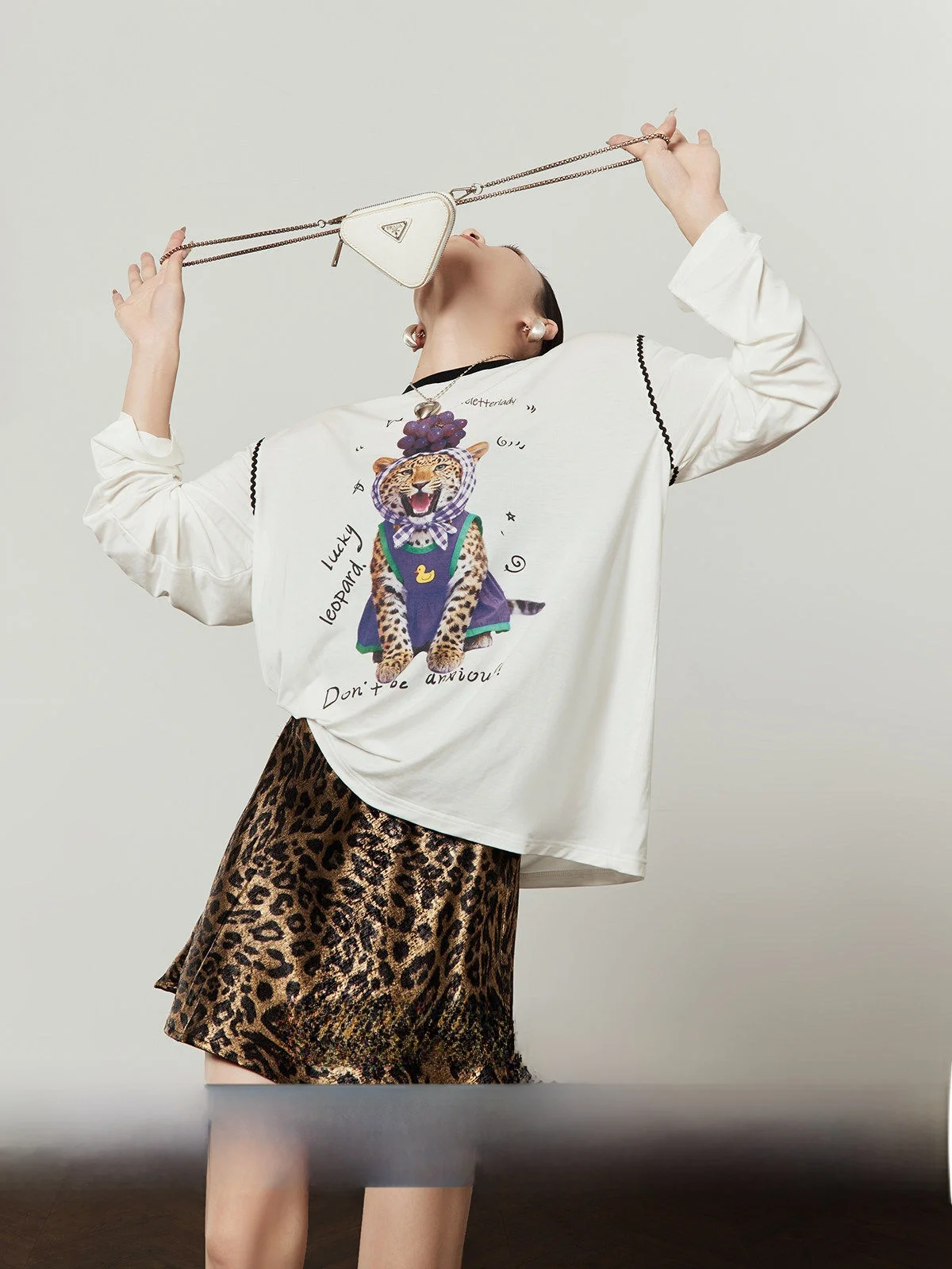 

Свободная повседневная белая футболка с круглым вырезом для женщин, новинка весенней коллекции, комфортная, дышащая, с длинным рукавом