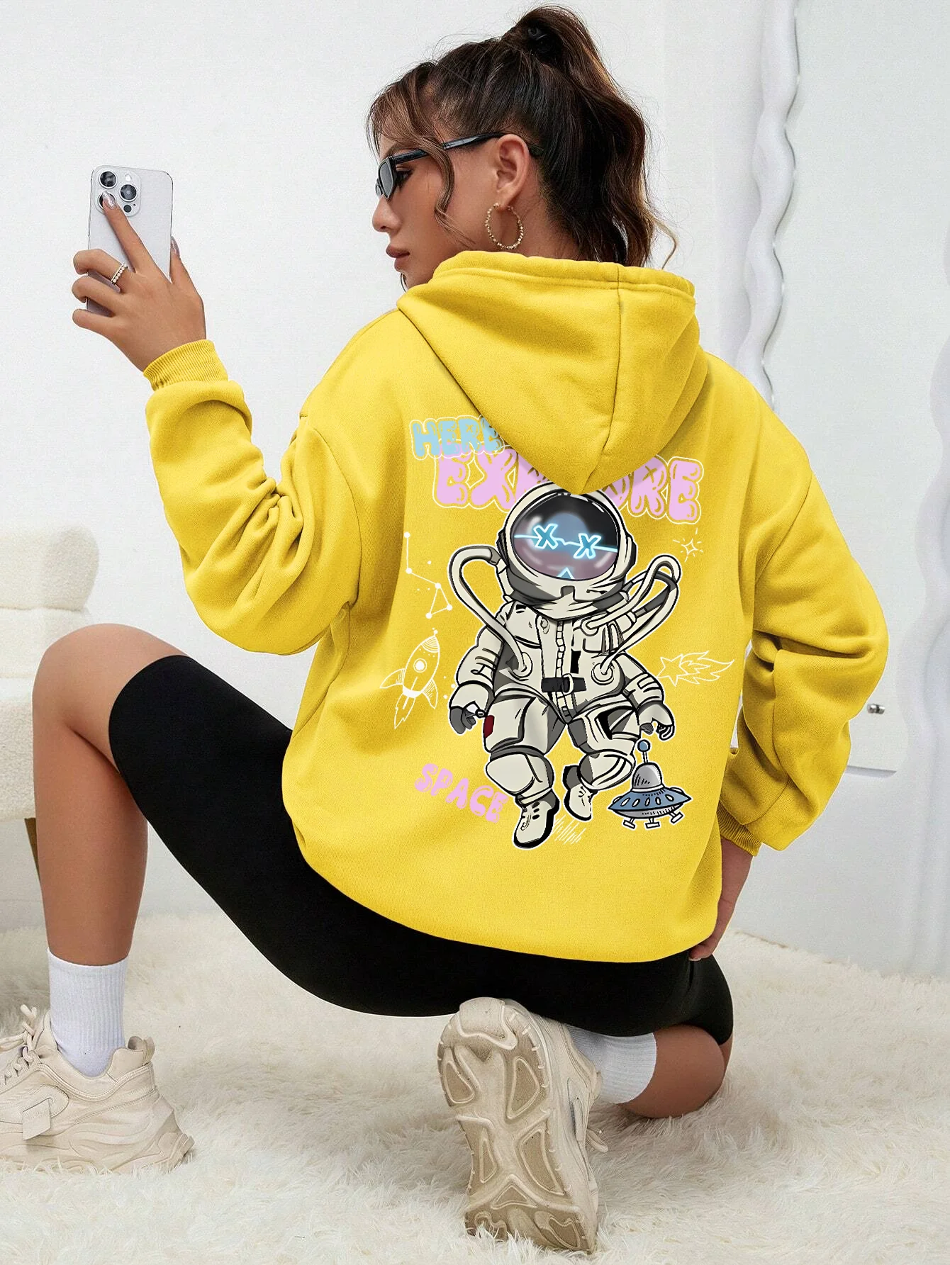 

Here Explore Space Astronaut Print Female Hoodies Autumn Warm Oversized Hoodie Loose Casual Hoody Street Soft Women Sportswears