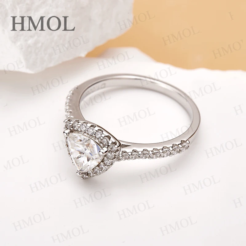 Sparkling Triangular Cut Moissanite Solitaire Ring VVS1 D Color Modern Wedding Band Anniversary Gift for Her