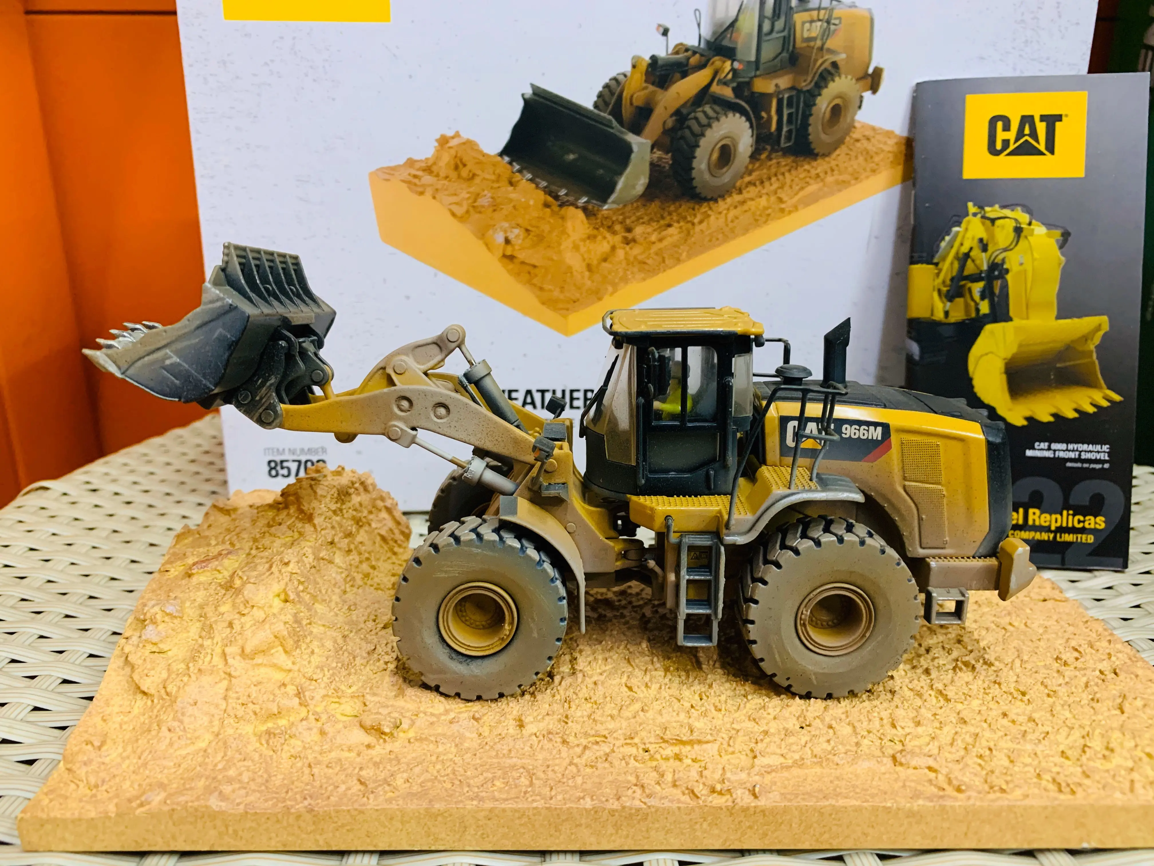 

966M Weathered Medium Wheel Loader 1/50 Scale Metal Model By Diecast Masters 85703 New in Original Box