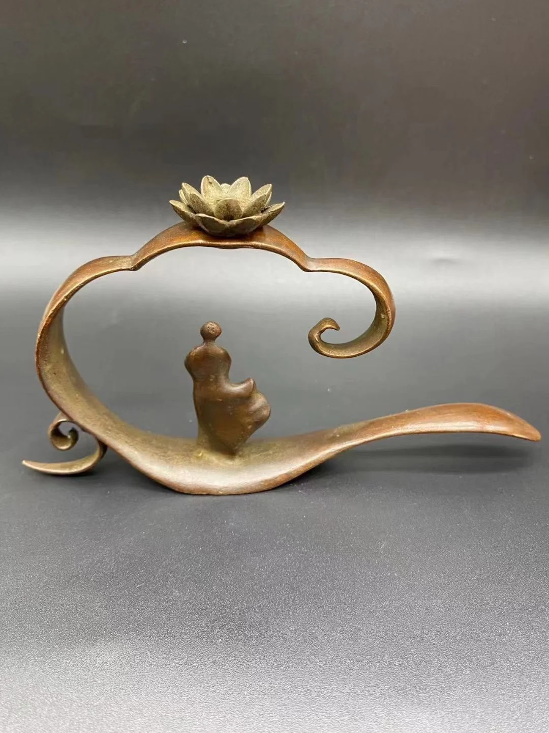 Old copper Zen lotus reflux incense shelf, home sandalwood burner, study hall, tea ceremony, creative aromatherapy stove