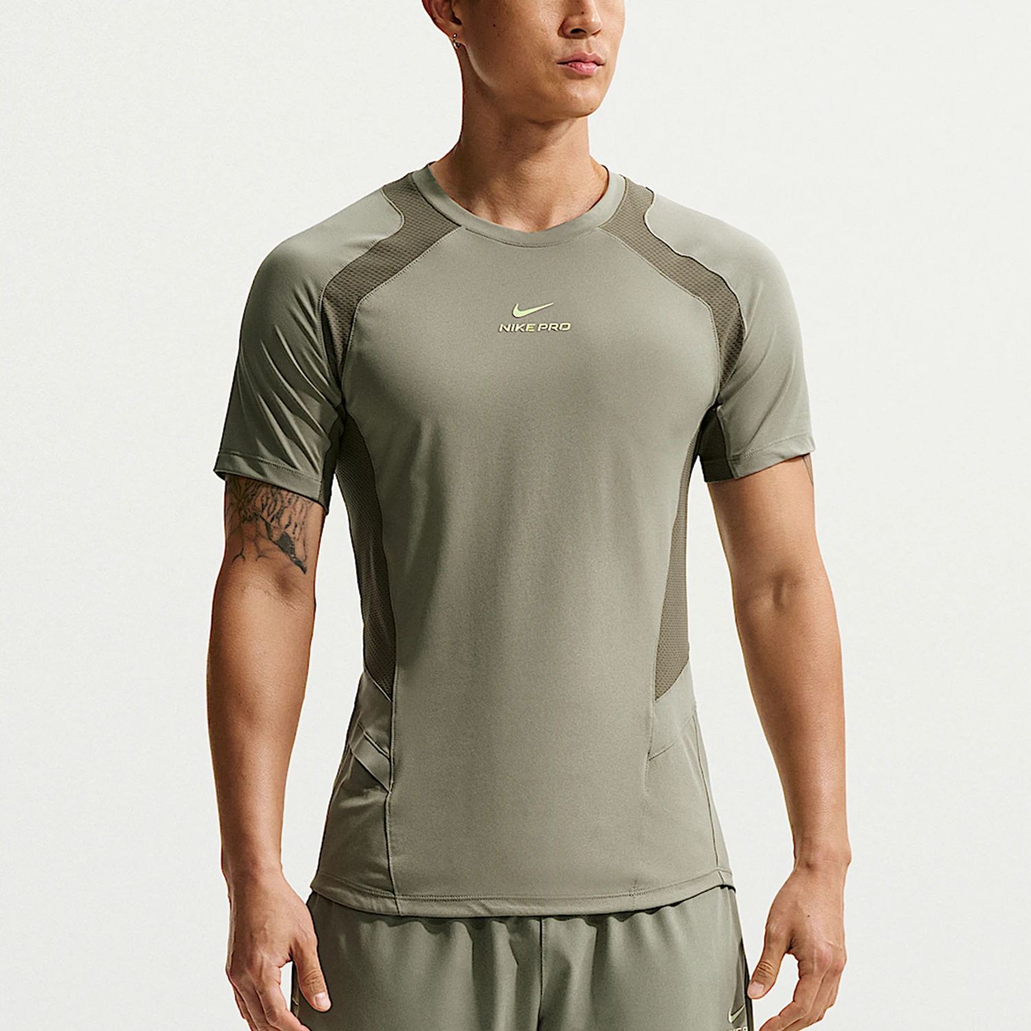 nike-authentic-summer-t-shirt-de-sport-a-manches-courtes-et-col-rond-pour-homme-if2215-320
