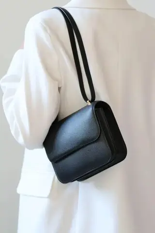 2025 Luxury brand 100% Leather Shoulder Bag Women's Underarm Diagonal Saddle Bag Classic clamshell women's handbag