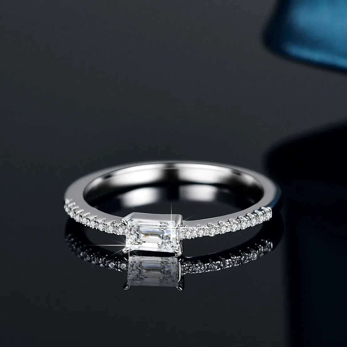 

18K gold ring moissanite PT950 platinum emerald rectangular ladies row ring jewelry accessories