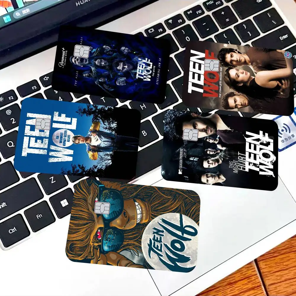 Teen Wolf Anime تنفق أو حفظ غلاف مضحك على إيقاف رفيع للغاية ولا يبهت ملصق غطاء جلدي لبطاقة الائتمان الخصمية