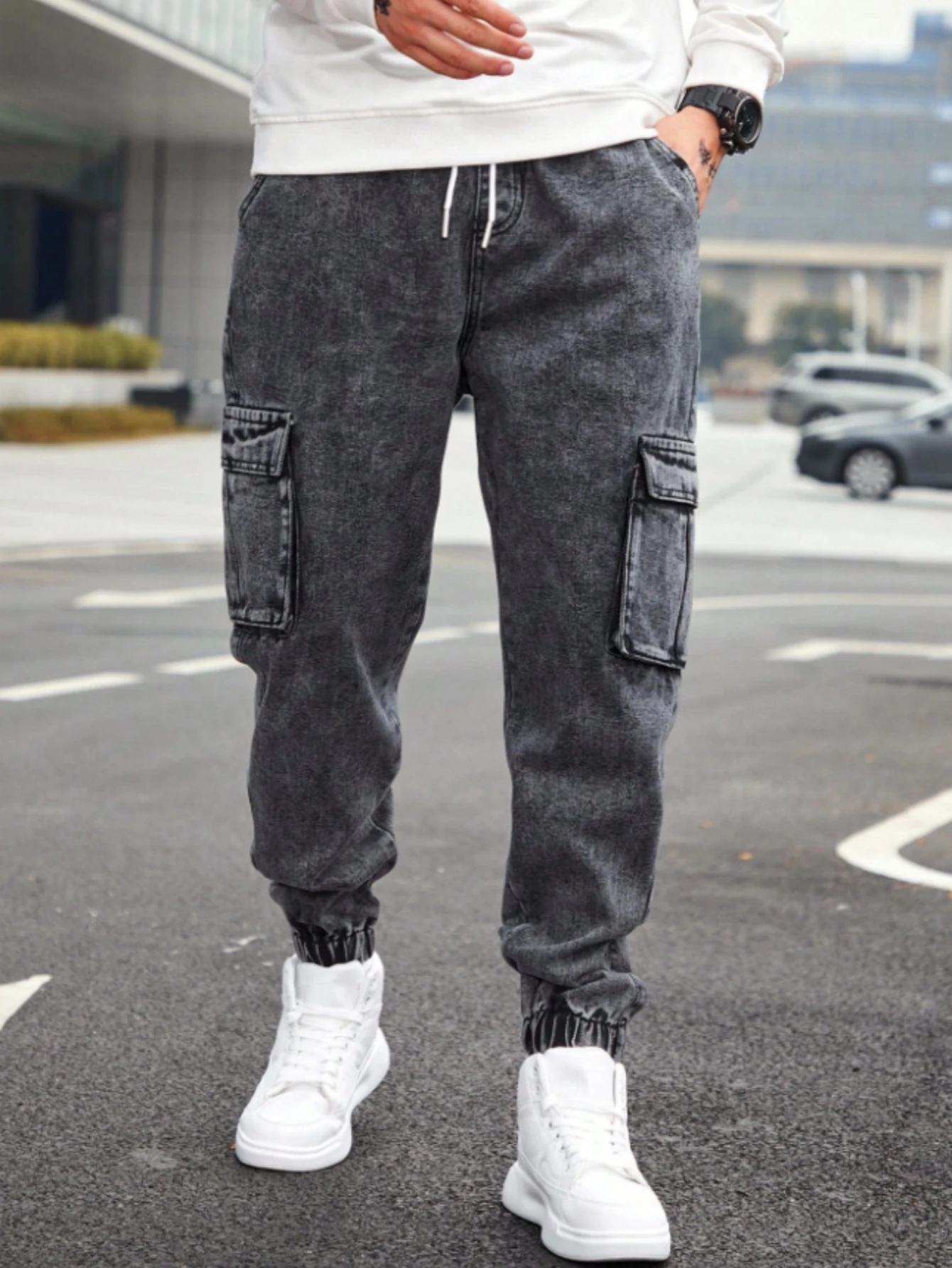 Men's Black Snow Wash Cargo Jogger Jeans, Vintage Distressed Drawstring Elastic Waist Tapered Pants with Multiple Pockets