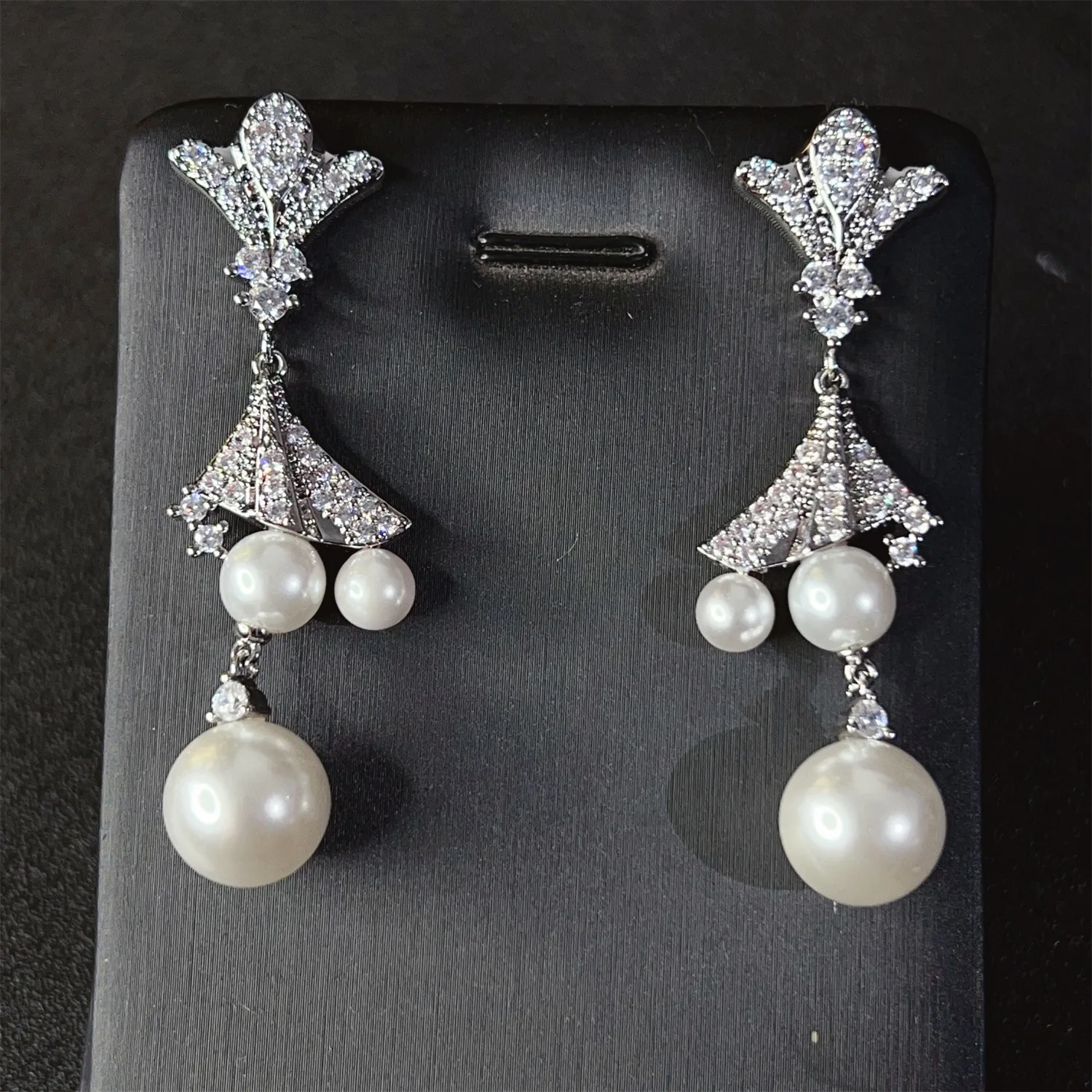 

Gorgeous Gentle Pearls Sparkle Everyday Earrings Gentle Women Dress Accessories Jewelry Suitable for Holiday Wedding Gifts E326