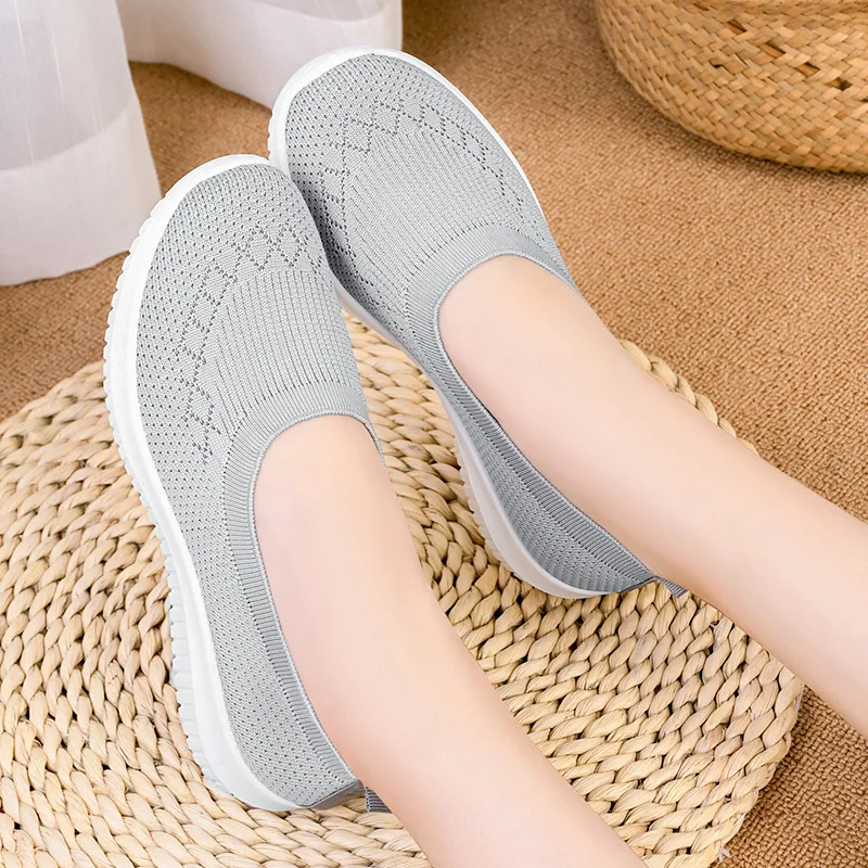 2024 New Breathable Knitted Women's Shoes with Soft Bottom, Large Mesh Shoes, Soft Bottom, Lightweight Hiking Casual Mom's Shoes