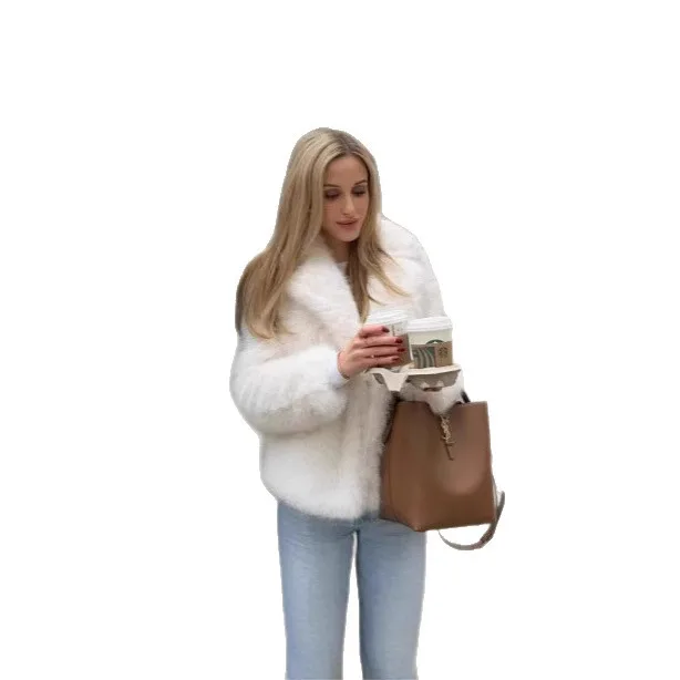 سترة نسائية شتوية من الفرو الصناعي لعام 2025 معطف بلون نقي وياقة على شكل طية صدر السترة معطف فرو صديق للبيئة للسيدات سترة منفوشة قصيرة فضفاضة من الفرو للإناث