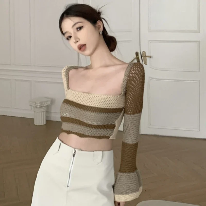 

Вязаные пуловеры для женщин в полоску, укороченная одежда с расклешенными рукавами, тонкий темперамент, корейская мода, сексуальный свитер с вырезами и панелями Женский