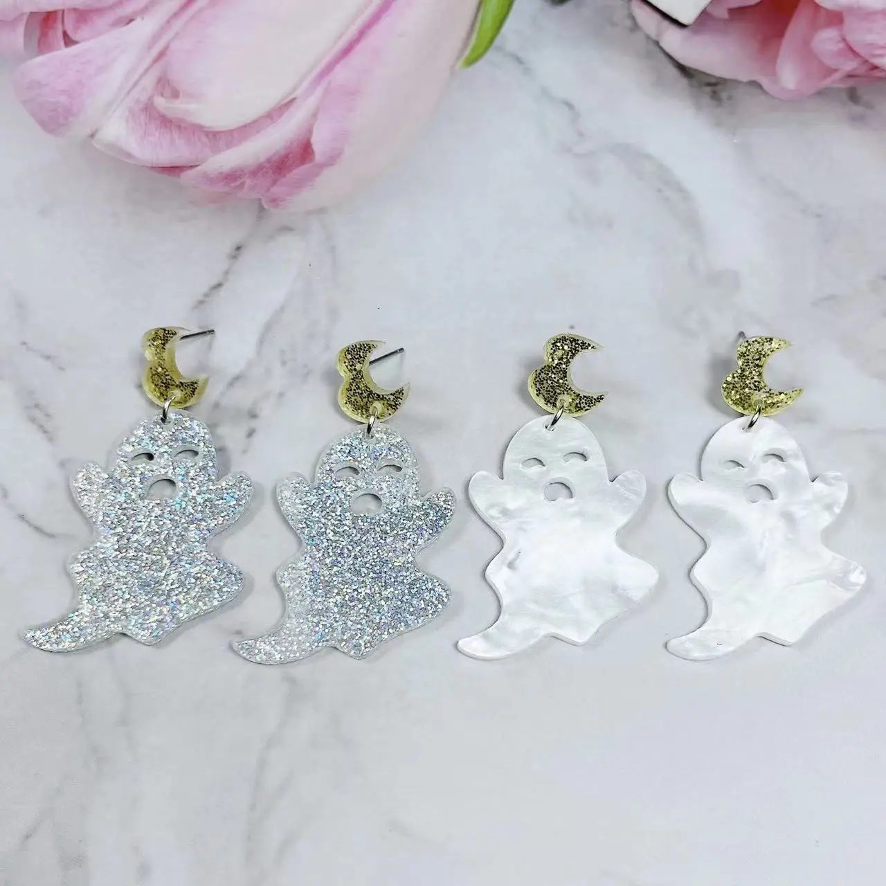 أقراط متدلية بتصميم شبح مضيء هالوني ، نمط كرتون للحفلات ، مجوهرات أكريليك ، زينة أذن للمهرجانات رائعة