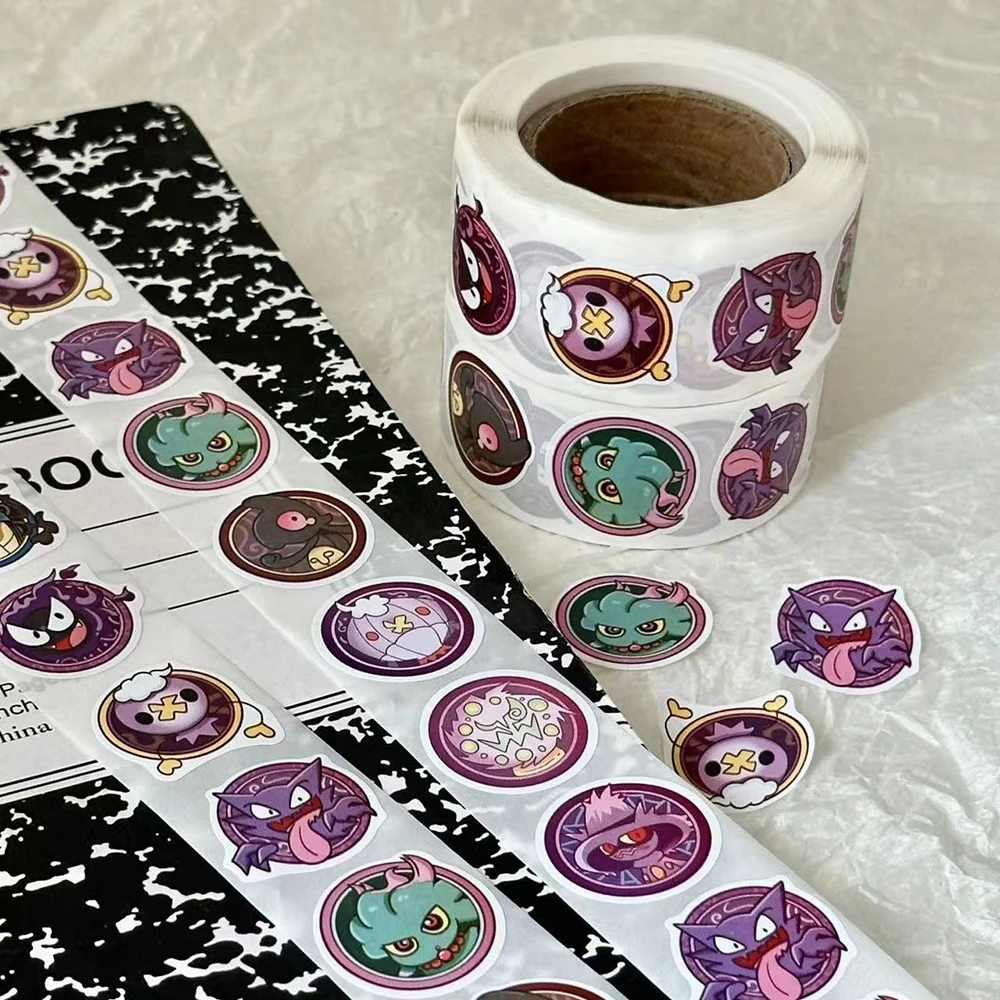 500 PCS/ม้วนการ์ตูน Kawaii อะนิเมะ Pokemone สติกเกอร์การ์ตูนรูปลอกแล็ปท็อปตู้เย็นกระเป๋าเดินทางรางวัลสติกเกอร์ของเล่นสําหรับของขวัญเด็ก