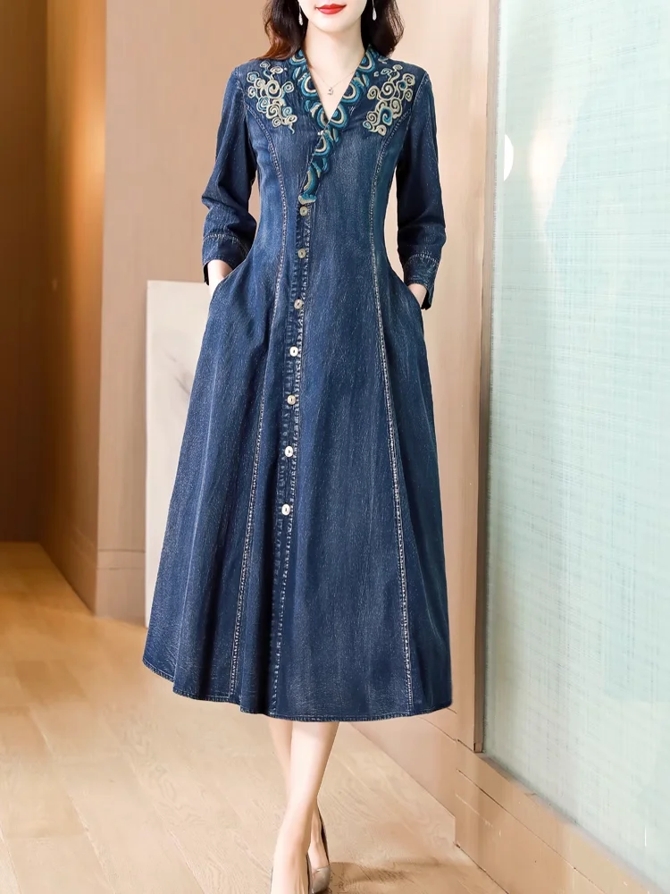 TIYIHAILEY Vestito Vintage da Donna Lungo a Metà Polpaccio in Denim con Bottoni, Stile Cinese con Ricami, Taglie M-4XL, Nuova Moda Autunno 2026
