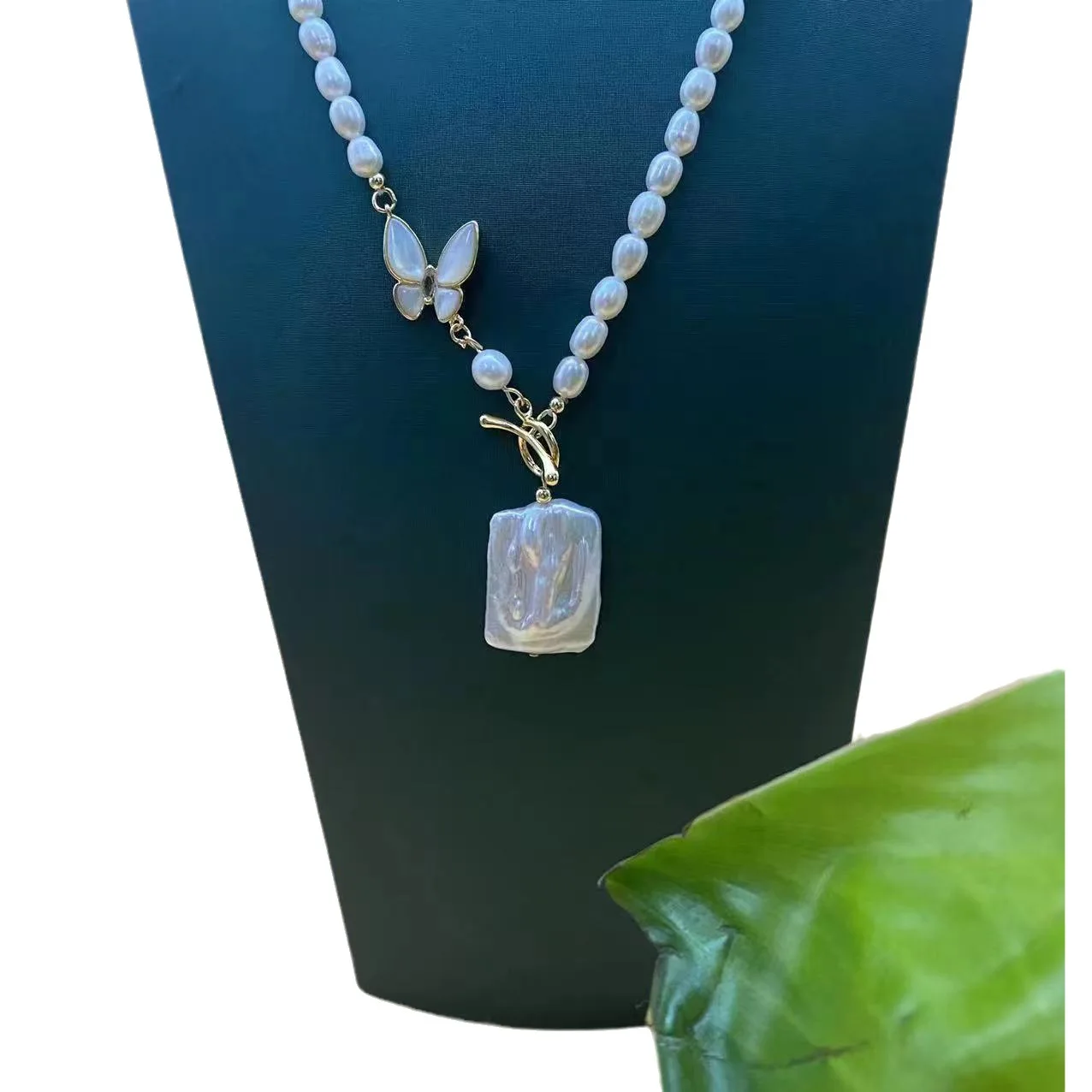 

Natural Freshwater Baroque Pearl Necklace for Women's Luxury Pendant Long Sweater Chain Butterfly Beads Choker Collarbone Chain