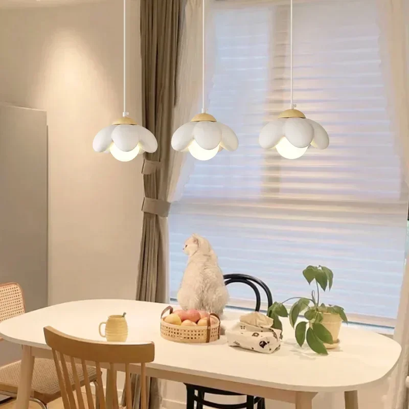 

White Petal Pendant Lamp LED Girl Room Decor Bedside Lamp Personality Creative Princess Room Children's Bedroom Suspension Light