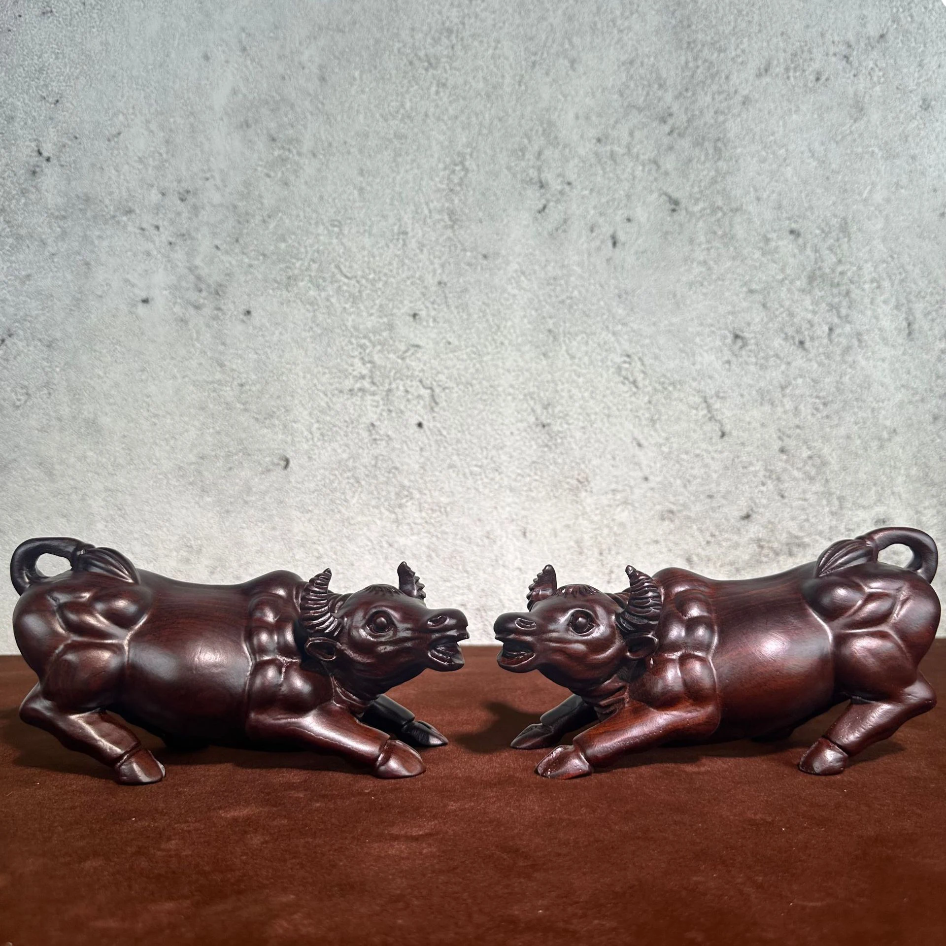 1 Pcs Ebony Solid Wood Carved Bull Figurine Zodiac Animal ox Oranment for Office Desktop Decoration