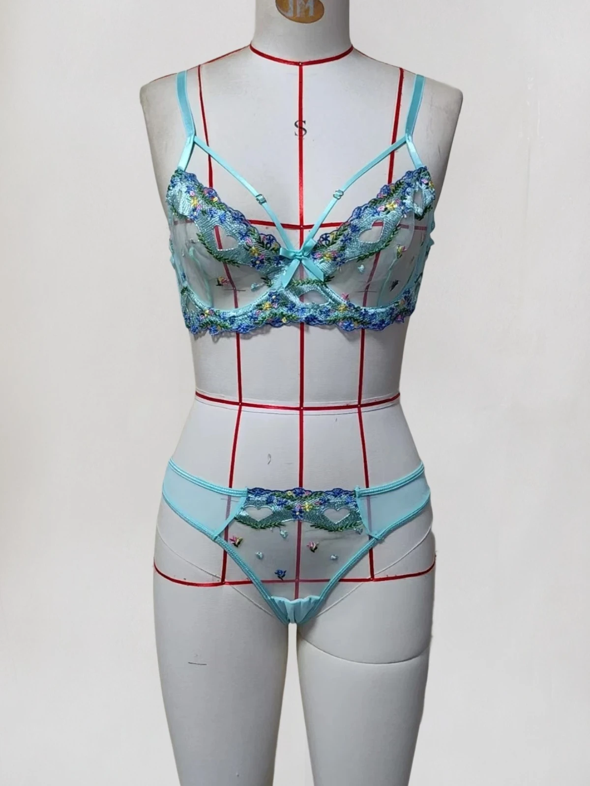 SsTss Vrouwen Sexy Transparante Mesh Bloemen Borduren Lingerie Set 2025 Nieuwe Dunne Ademende Comfortabele Bh en Panty 2 Peces Sets