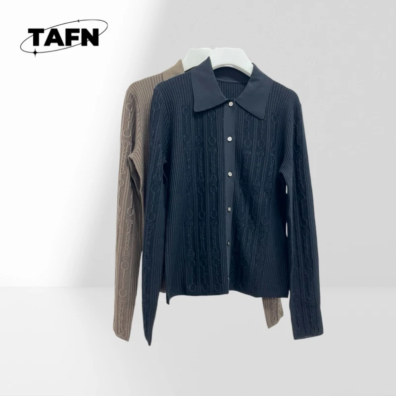 

Women's Retro Cashmere Cardigan Sweater – Elegant Design for Casual Comfort in 2025 and Perfect for Everyday WearAI0362