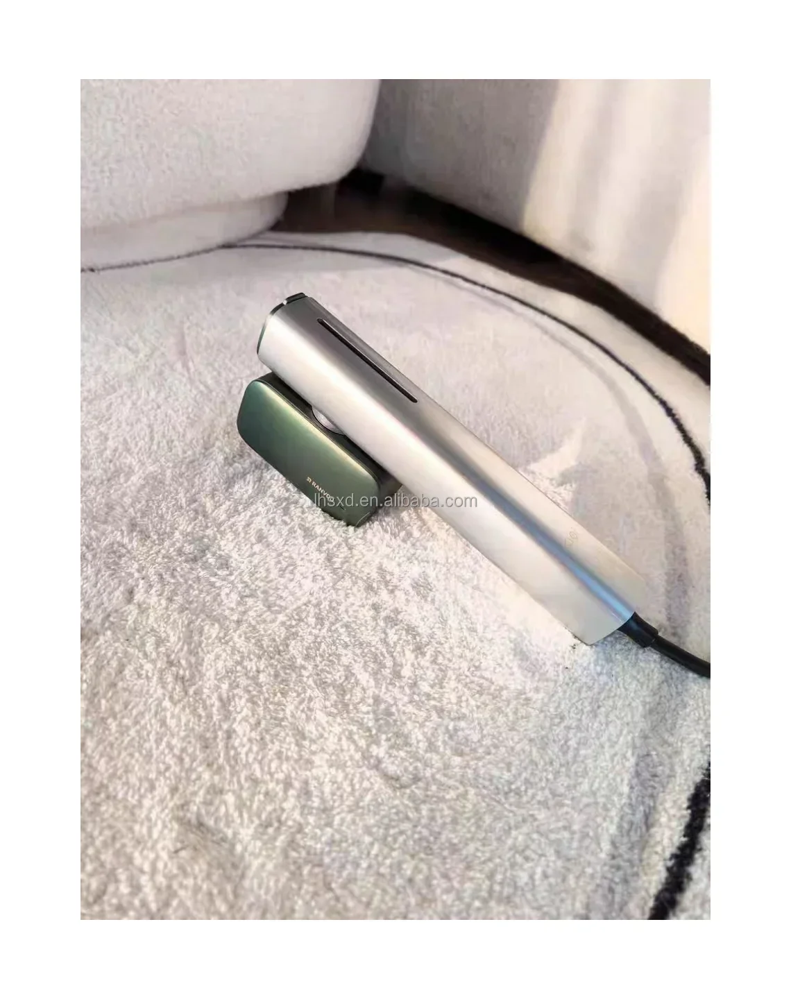 Small and New Handheld Iron Hanging Machine Portable Household Electric Iron