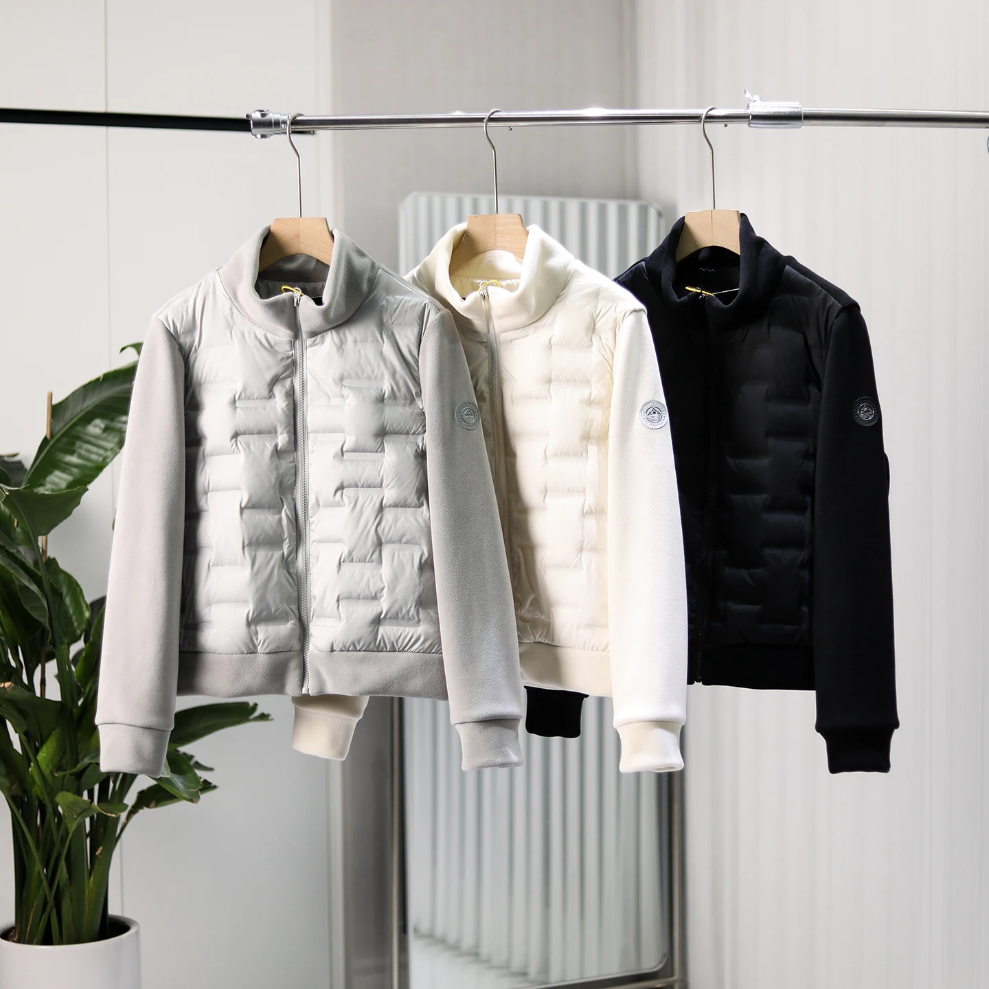 

Женская утепленная куртка с наполнителем из 90% гусиного пуха, воротником-стойкой, легкая, теплая, осенне-зимняя, повседневная, эластичная, с комбинированными вставками