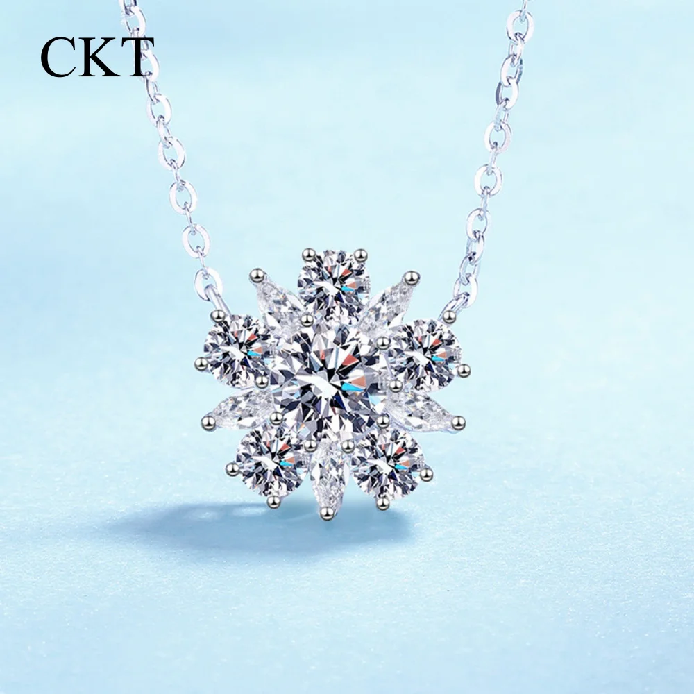 CKT Luxury 1ct Moissanite 18k White Gold Necklace Pendants for Women Platinum Pt950 Sunflowers Charms Free Necklet Fine Jewelry