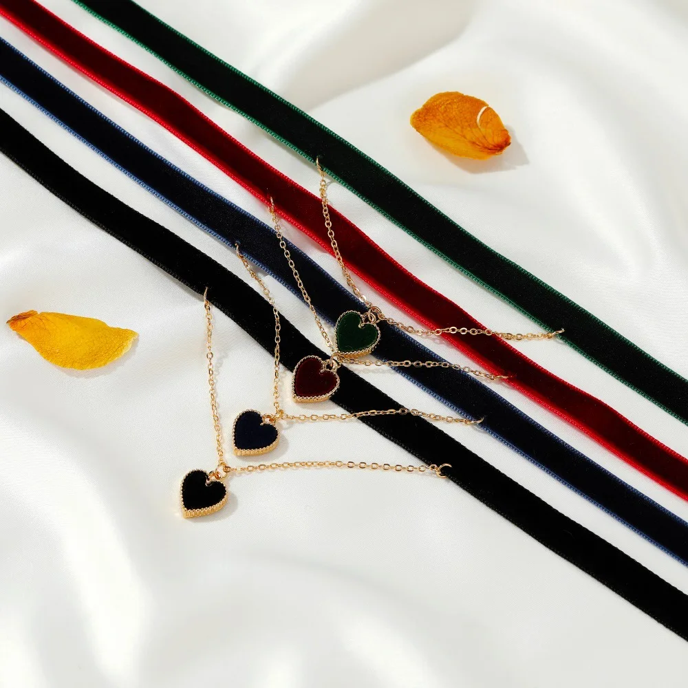 الكورية موضة المرأة عقد قطيفة قلادة طبقة قلوب المعلقات البريق الموضوع Chockers قلادة مجوهرات سلسلة قصيرة