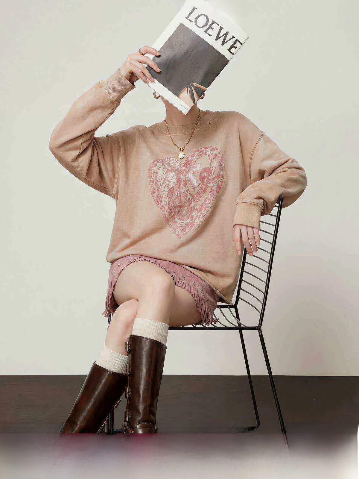 

Loose Fit Women's T-shirt Pink Leopard Heart Spray Dyeing Sand Color Print Vintage Style Long Sleeve Casual Top