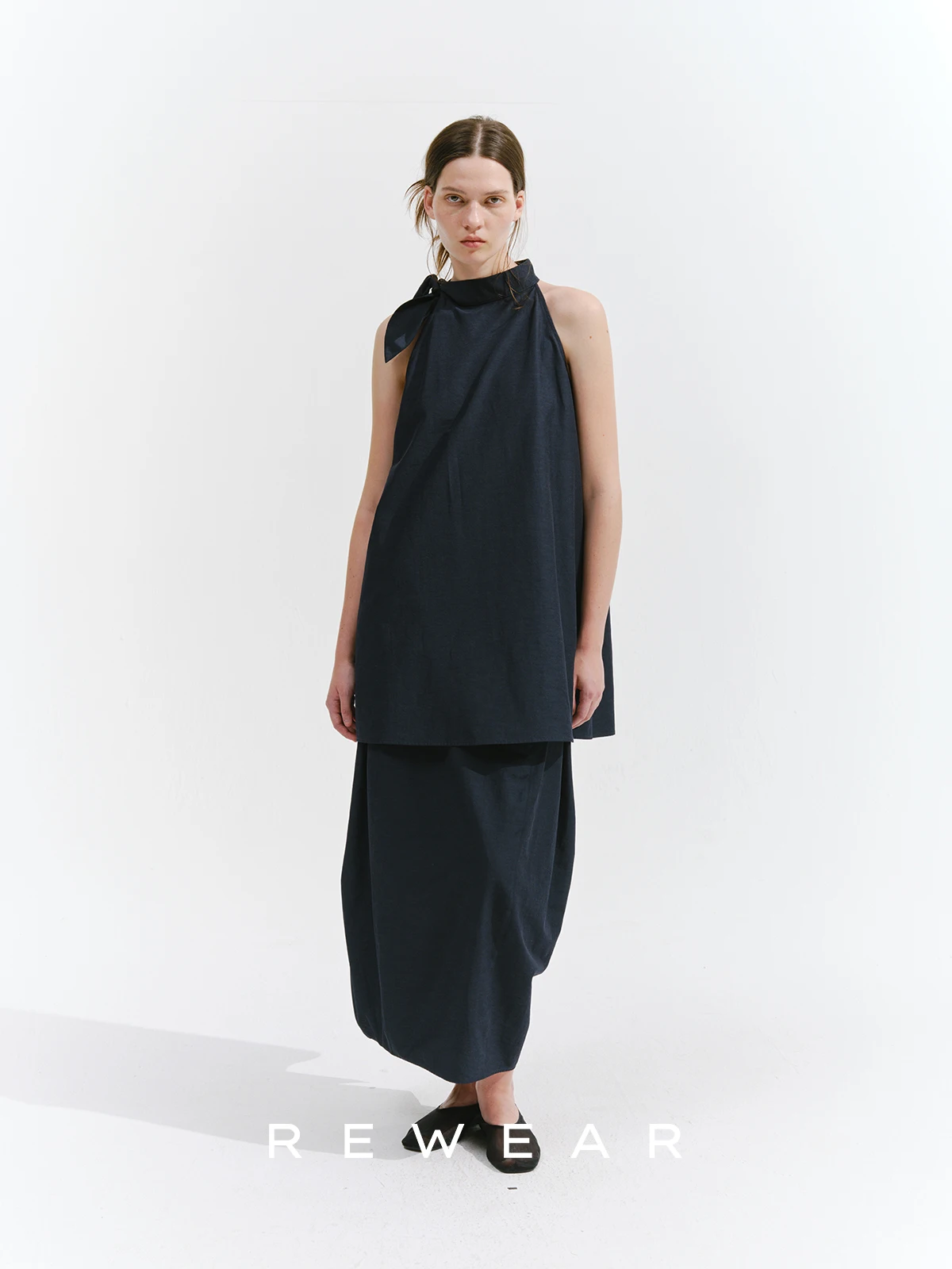

REWEAR Matte Paper Feel Lyocell Cotton Loose Shoulder Halter Top Skirt Set Women's Artistic Series Summer Fashion Outfit