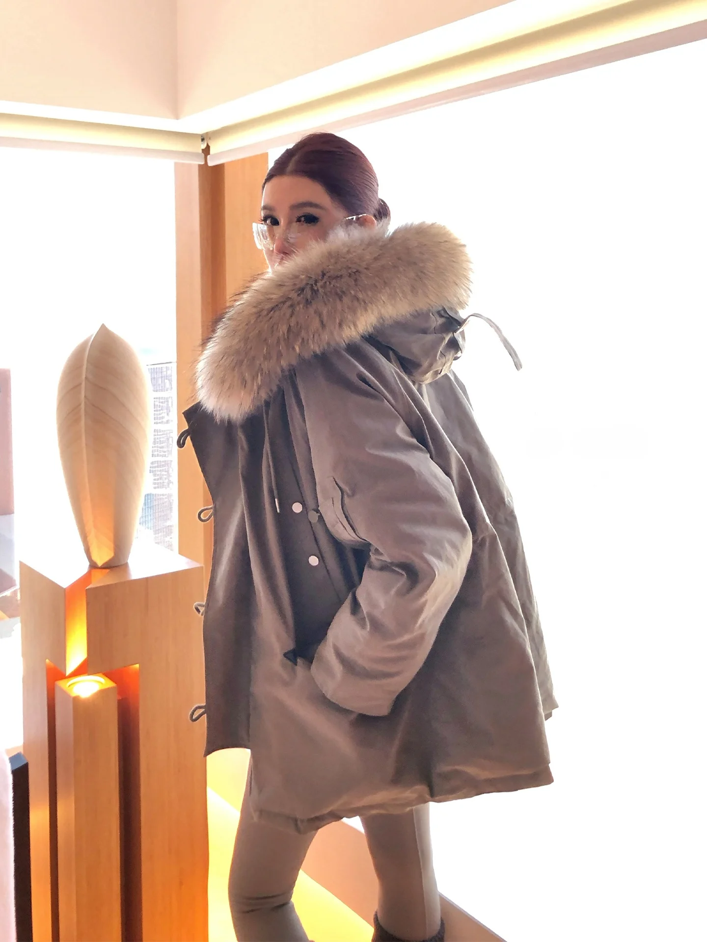 Li Wan Jun Parka de luxe pour femme, nouvelle collection automne-hiver, avec col en fourrure extra large, style Workwear, modèle National Stand 90, en duvet blanc