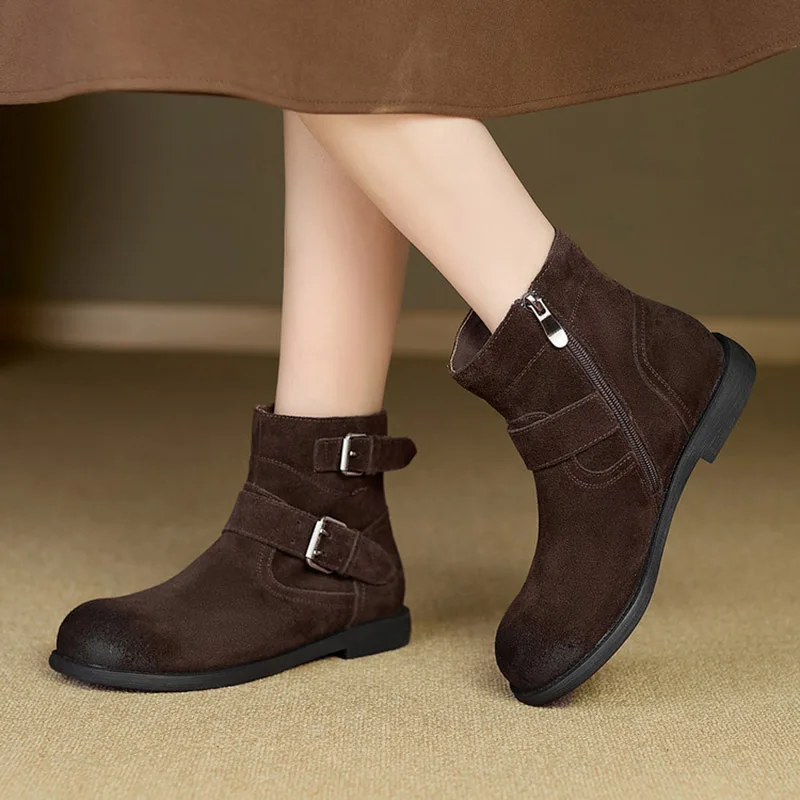 البني المرأة الجلد المدبوغ حذاء من الجلد الجانب زمم كعب منخفض أحذية سيدة الرجعية مع حزام مشبك جولة تو الأحذية 2025 Phoentin FT4249