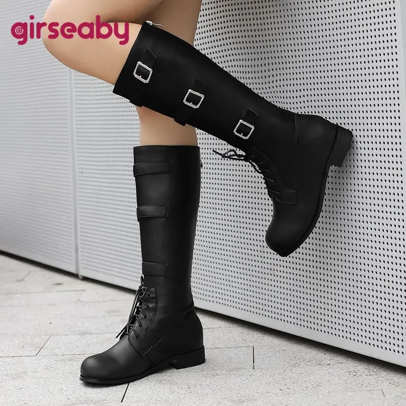 

Girseaby Ретро женские сапоги до колена с круглым носком на блочном каблуке 3 см на молнии со шнуровкой и пряжками на ремне, большие размеры 43 44 45 Верховая езда на осень