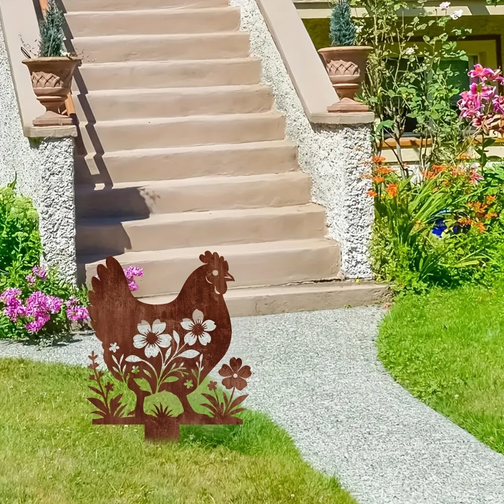 Rusty metal chicken decoration, designed specifically for lawns, is perfect for adding personality to the courtyard.