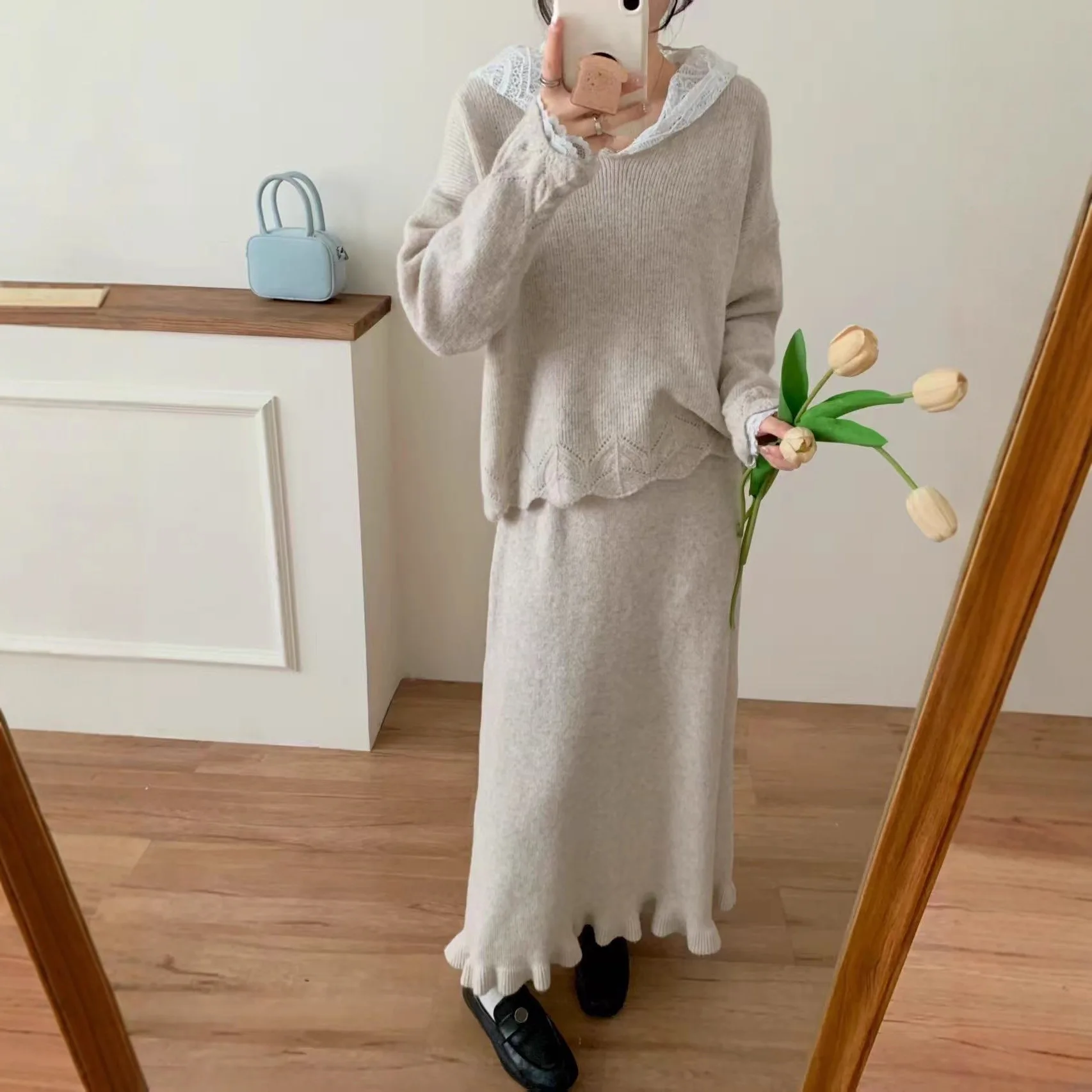 

2025 Fall/Winter New Lace Spliced Long Skirt Loose Temperament Elegant and Slim Foreign Knitted Two-Piece Woman