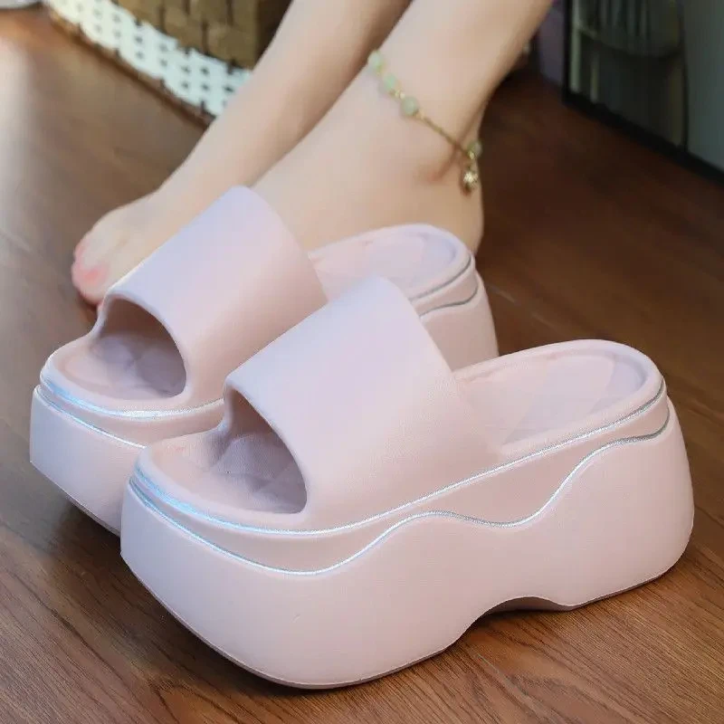 Zapatillas elevadas antideslizantes para mujer, pantuflas de EVA de suela gruesa blanca nuevo, zapatillas de plataforma para el hogar a la moda para