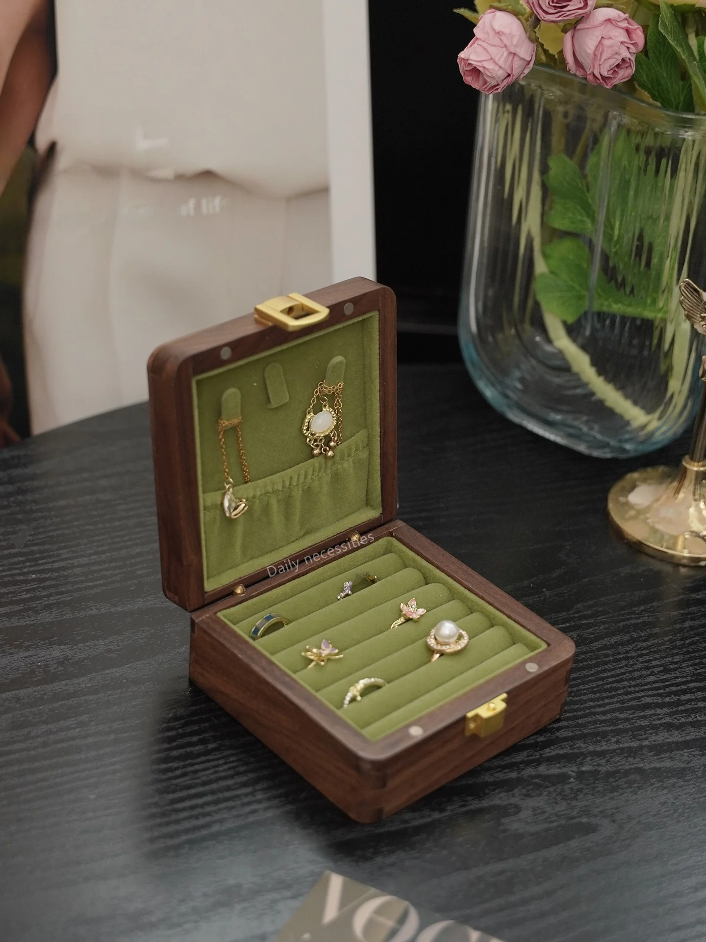 

Портативная деревянная шкатулка для украшений с несколькими отделениями, большая вместительная коробка для хранения серег, удобный дорожный органайзер для колец