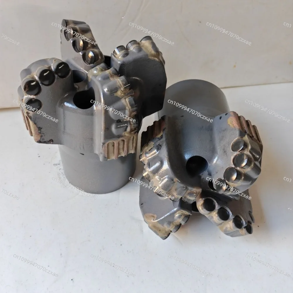 

PDC Arc-angle Rock Drill Bit for Granite, Hard Formations, Coal Mines, Water Wells, and Mining Applications.