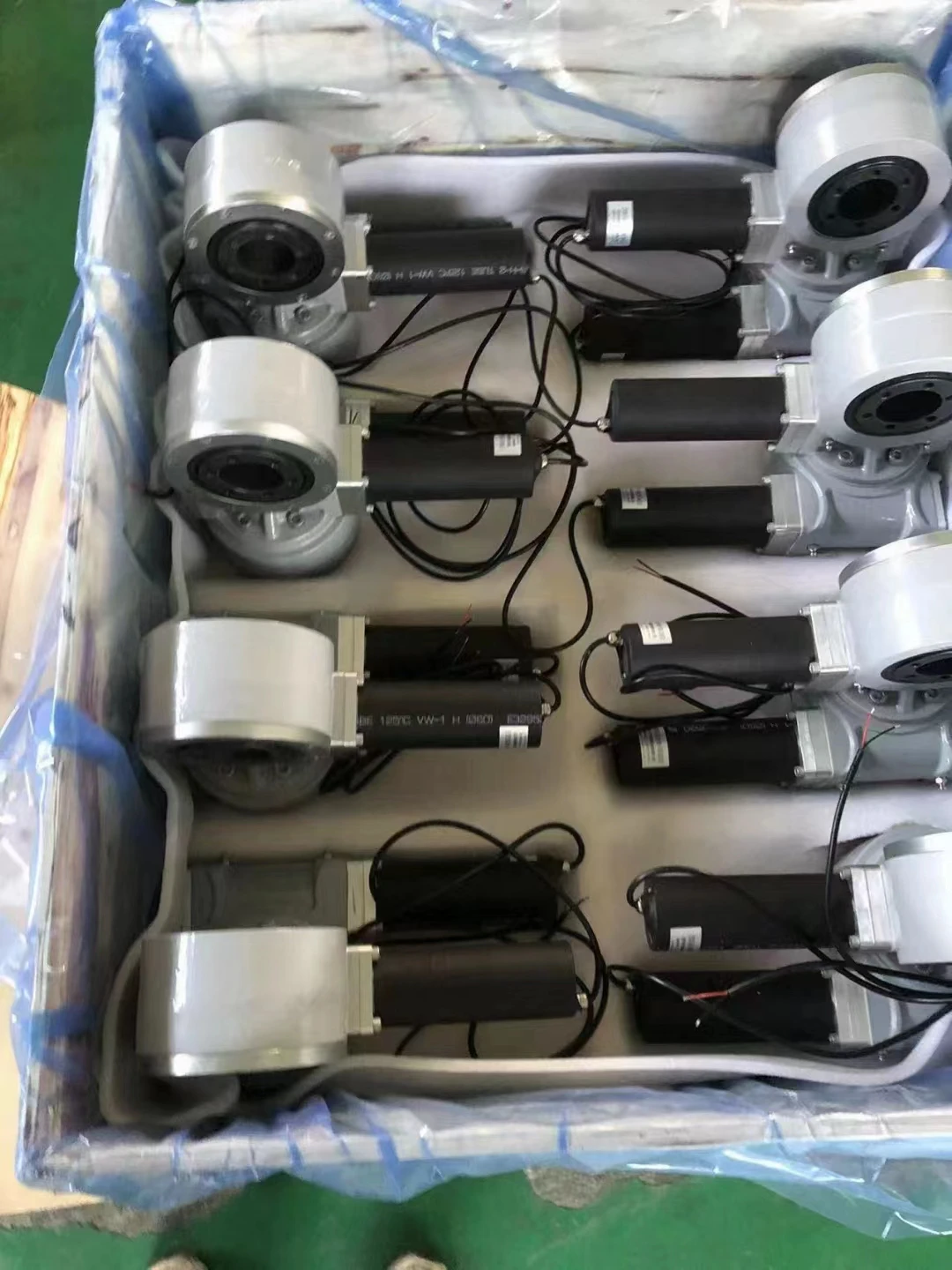 

Smallest 3 Inch Dual Axis Slewing Drive Gearbox for Solar Power Tracking System Compact Drive for Solar Panel Adjustment