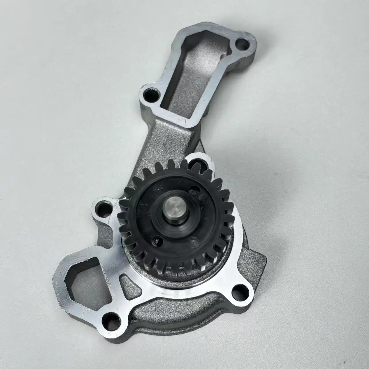 

Водяной насос 49044-2066 AM134585 для двигателей 240, 245, 260, 265, 285, 320, 325, 335, 345, 425