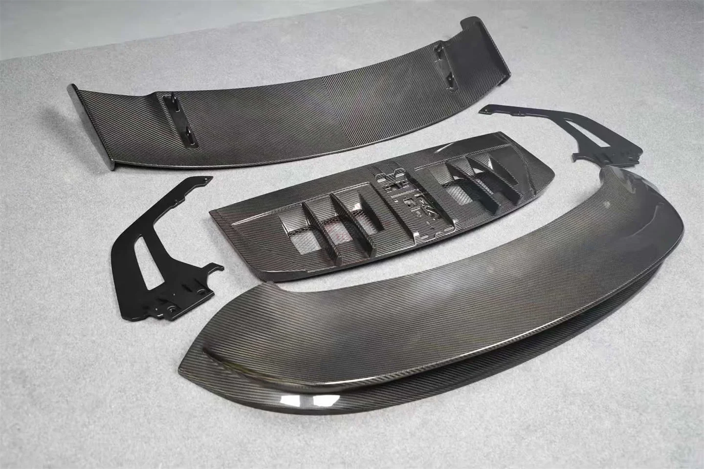High-quality GT3 Style Dry Carbon Fiber Rear Spoiler Trunk Spoiler for Porsche 911 992 Carrera Upgrade GT3 Rear Spoiler 2