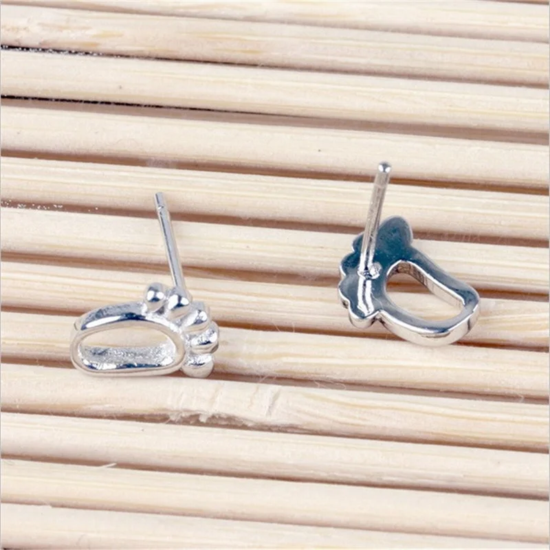 1 زوج المرأة لطيف ليتل القدم وأقراط صغيرة حافي القدمين آثار أقدام الجوف خارج الأقراط لفتاة النساء