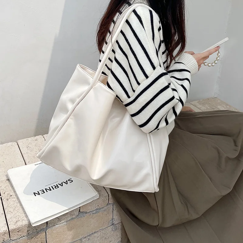 Glossy PU leather retro tote bag for women's commuting, large-capacity horizontal square single-shoulder bag