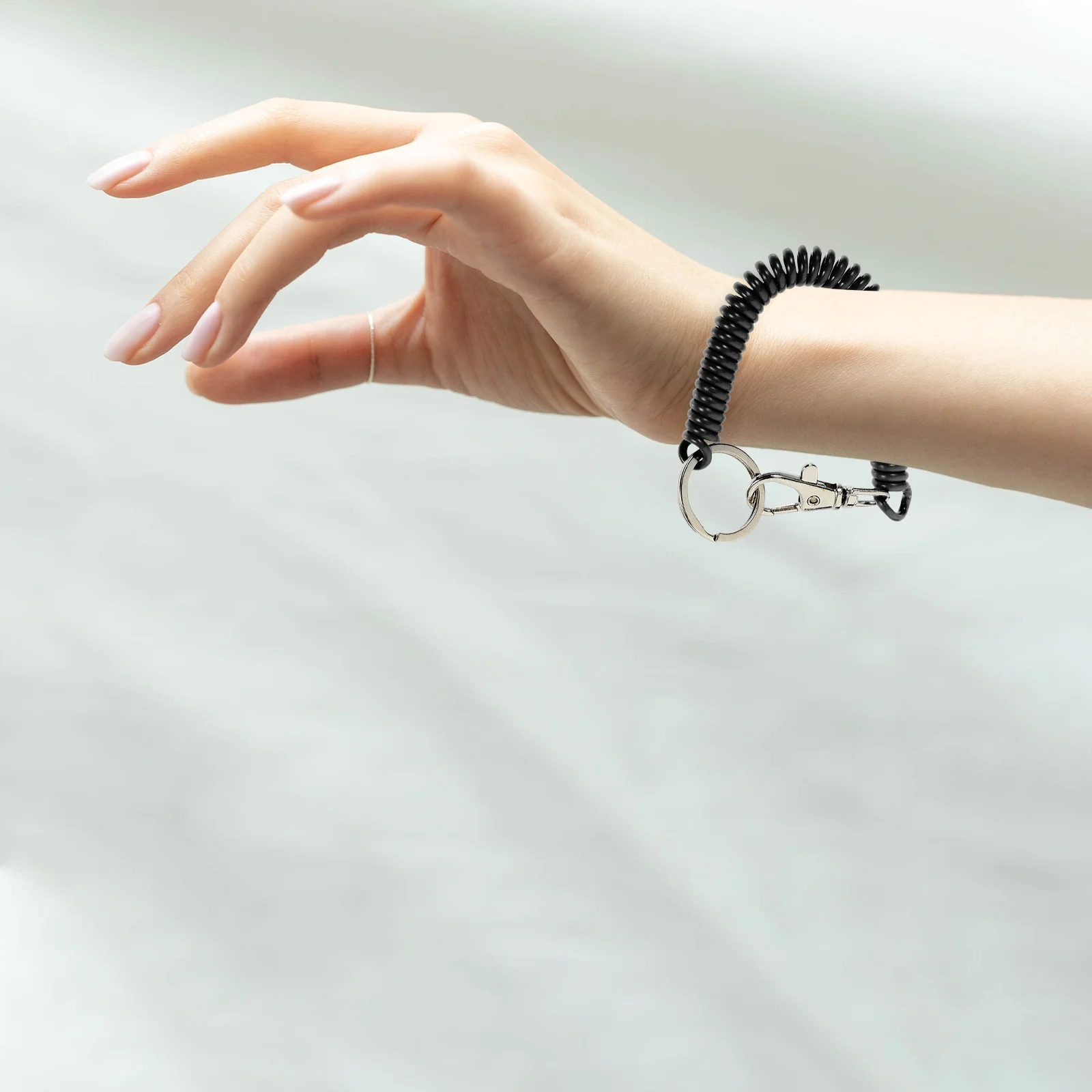 

6Pcs Anti-Lost Rope Stretchy Spring Coil Key Rings Retractable Keychains for Outdoor Use Durable Flexible Holders