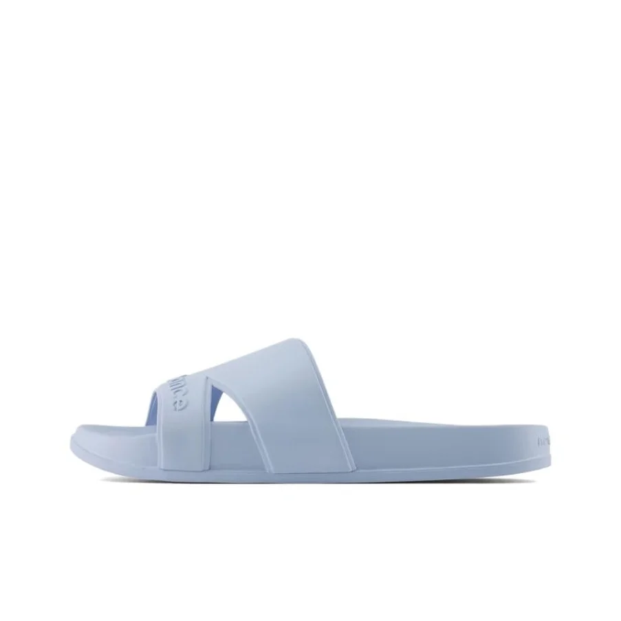 

Новые тапочки New Balance NB 200: модные, универсальные, износостойкие, для мужчин и женщин, светло-голубого цвета.